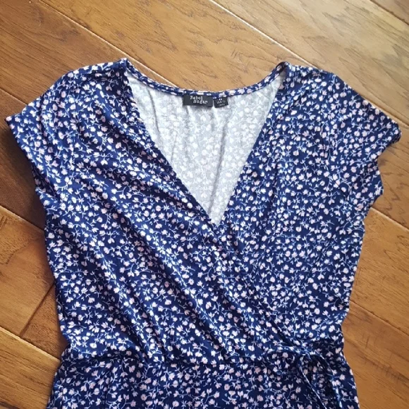 Rebel Sugar Women's Dark Blue and White Flower Faux Wrap Dress Size XL - Picture 3 of 13